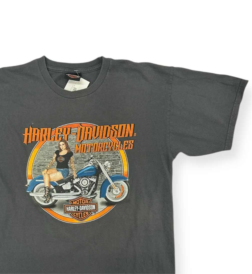 Harley Davidson Girl on a Bike Winnipeg, MB T-shirt Size Large