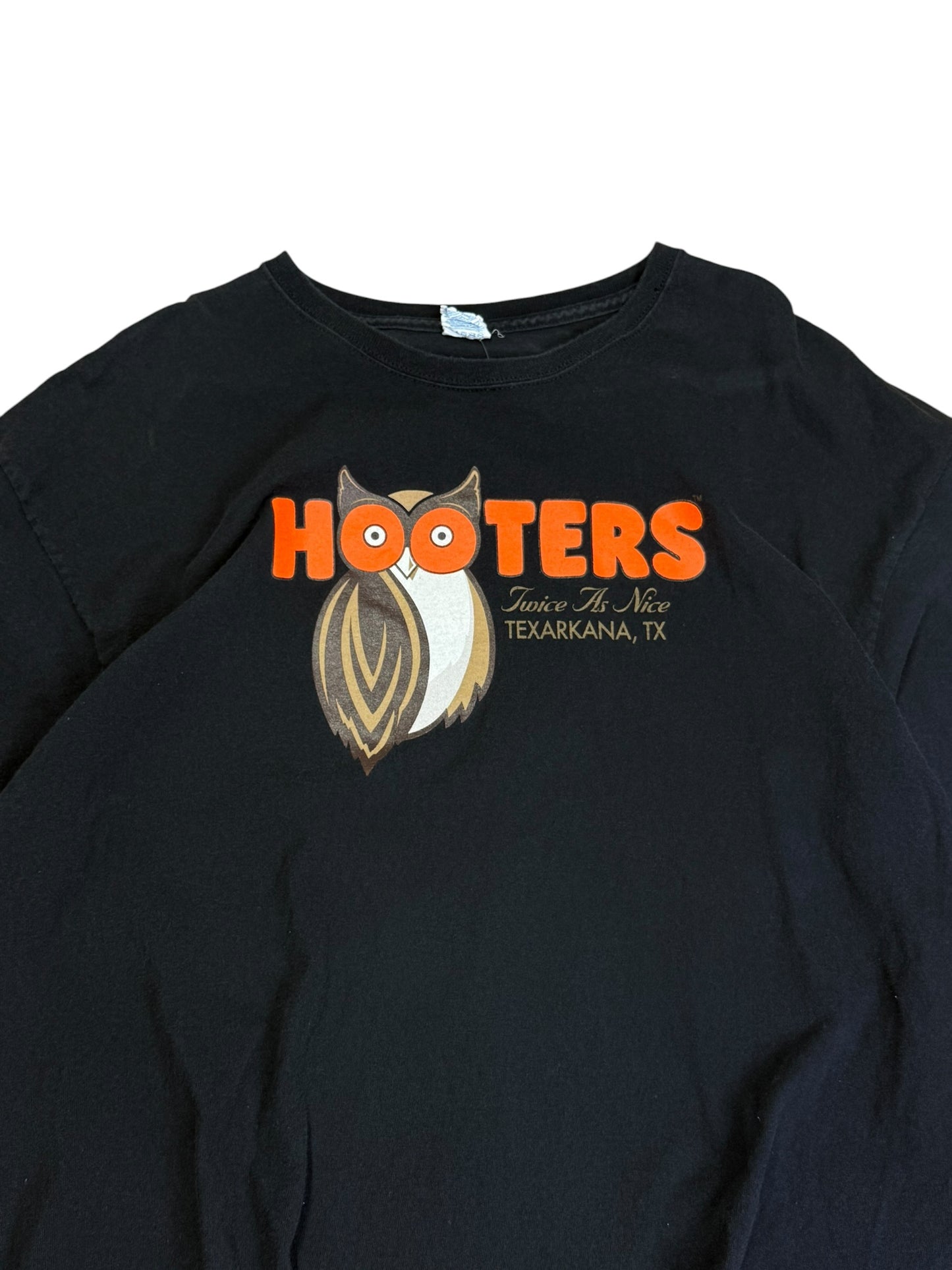 Vintage Hooters Texarkana, TX T-shirt